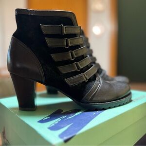 Antelope 781 Ankle Booties Black Leather Suede Women's Boots Size 39 or size 8.5